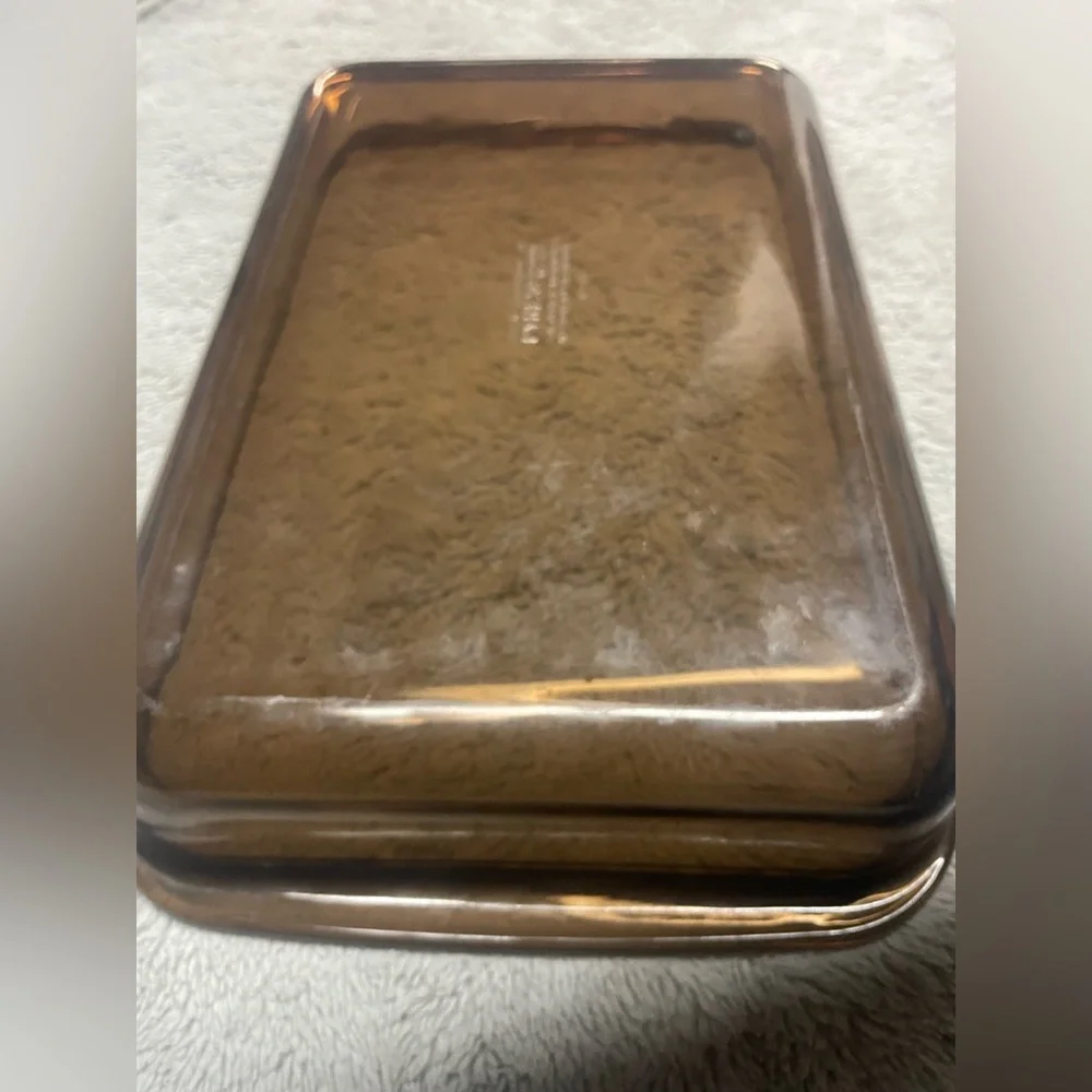 Vintage Pyrex 233-N amber glass casserole or baking